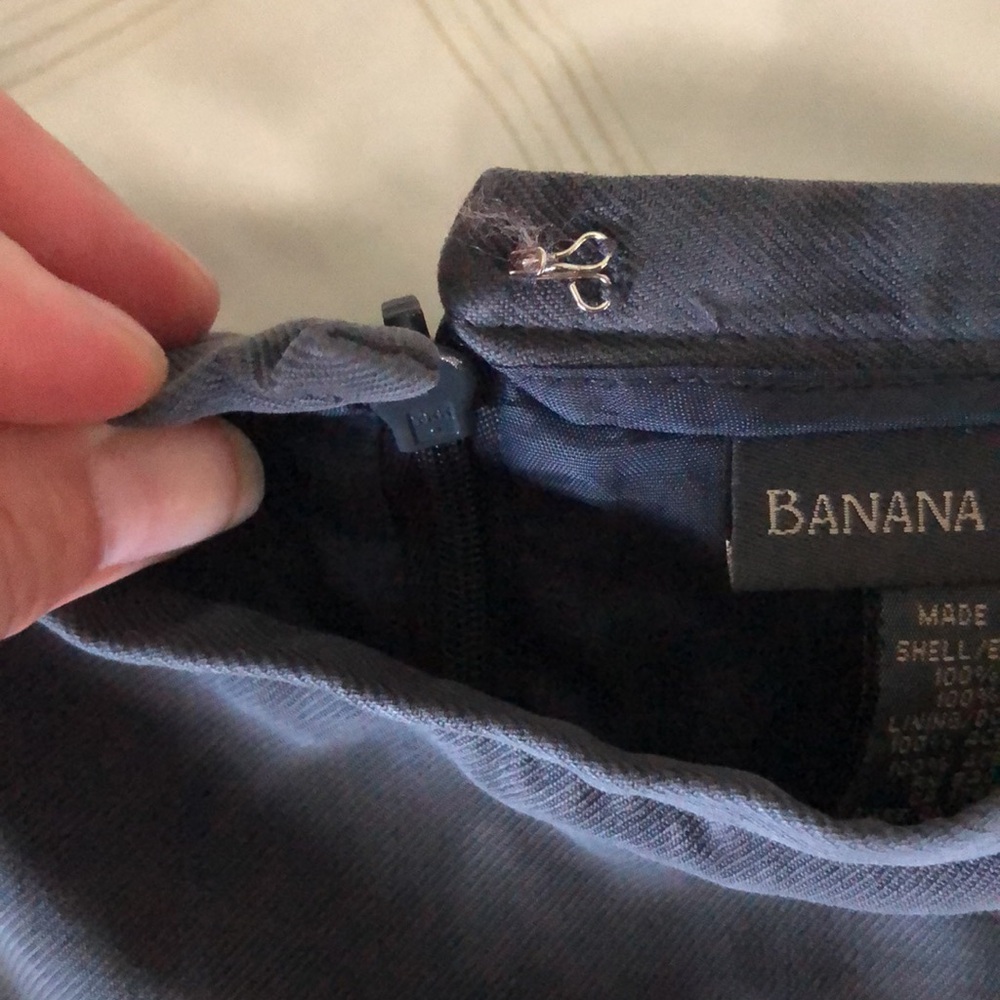 Banana Republic Skirt. Clip is missing - Picture 6 of 6